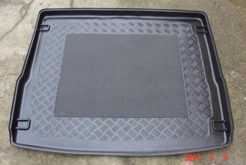 Tavita portbagaj dedicata Ford Focus II Combi