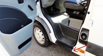 Bandouri protectie praguri usi Iveco Daily P0012